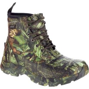 BOGS camo hiker range boots